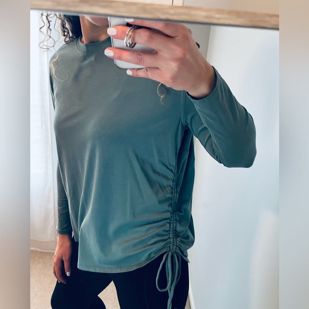 NWOT Lululemon back in action long sleeve